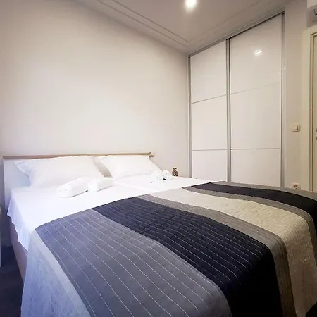 Karigo 6 Central Luxury Apartment